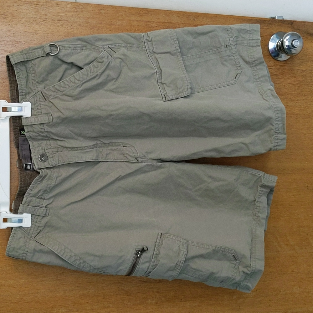 Men's size 36 REI cotton adventure shorts